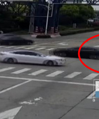 Ů�ӱ�ײ ��Ȯ��׷���³�ȫ������