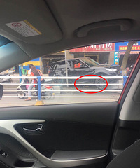 ��һ���磡����һСѧ����·����ѹ�ڳ��� �ֳ�ȫ��Ѫ...