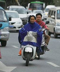 ��ƿ������ŤŤ���ڻ��������� ��С��ײ������˭�ģ�