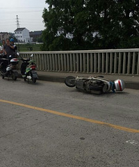 ͻ��������һŮ����������ѹ �������ֱͦͦ���ڳ�������..