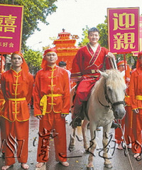 骑马抬轿迎新娘 好有范儿