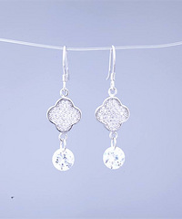 �������Ϲ������һ��Ů�˵Ķ��� �����ҵģ�