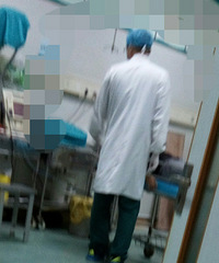 �벻��������һŮ���ָ����ֳ԰���ҩ Ȼ���С���÷�ȥ����΢��