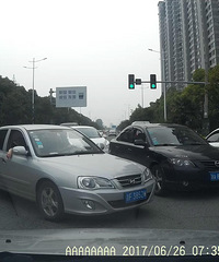 ���·�ڲ�Ӧ��װ����ת���źŵ�ô��һ���¹ʴ�Ҷ��������ˣ�