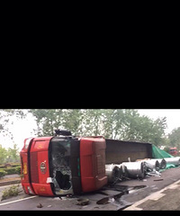 ͻ����320��������·����̨�ҳ�ӭͷ��ײ  ������·ȫ����