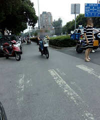 ����Ů�����ƿ�� һ������ͻȻ�Ӱ����ߴܳ�...