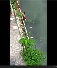 3��Ůͯ�����ڳ������� ������Įվһ�ԣ��������˾���