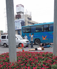 ����һĻ����ƿ������Ʊ�ײ һ������ һ��һŮ���ز���