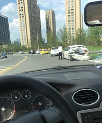 ����һ������������һ�������Ľų��죡����һ��ƨ��ײ�⣡