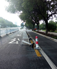 һ�����л���·�������ײ��һ��Ƭ  ���³������ˣ�