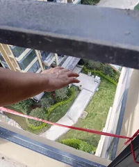 2��Ůͯ�㸸ĸ������10¥׹�� ����Ա������