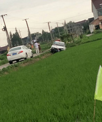 ��ʻ���������� һ����С�ĵ����˹�