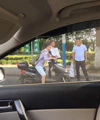 ����ʱ�����ȥ�ˣ�����·���кü��������ھ��ƴ�����������