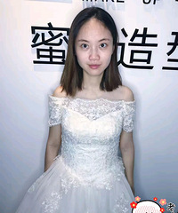 试妆前后 对比相当大 很喜欢这个新娘发型