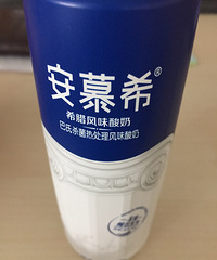 都是套路!新开封的酸奶 只装了三分之二瓶...