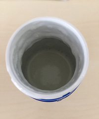 都是套路!新开封的酸奶 只装了三分之二瓶...