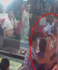 �׺���ĳũó�г���̯���ֵ�����ִ�ڶ�Ա