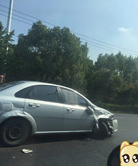 ���ǳ�������ʢ��·һ����ͷ��ײ����