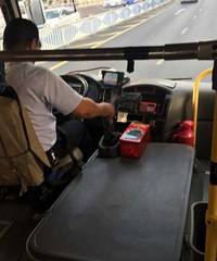 �ع⣡����һ������˾����Ȼ�ڼ�ʻ;�п�С˵��