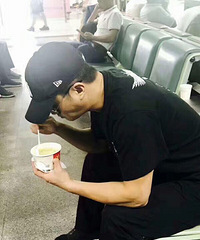 �⾩�������ˣ������ڼ�����վ�����⾩�ˣ�