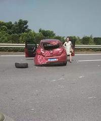 ��һ�����س�������β���� ���Ӷ�ײ���ˣ�