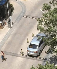 Ϊ��4��Ǯͣ���� ����һ������סС������� ���춼������