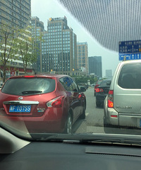 ���Σ��쳵�����³���û�з�϶