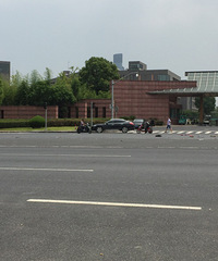 ������ͬ�ô�ѧ�ſ������͵�ƿ����ײ���ˡ�������