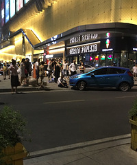 �˰۰�㳡�Ͼ����ڶ���˹�� ��һ����ȴ���Ų����ߡ���