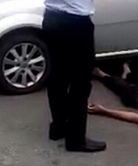 ���£��γ�ǰ��ѹ����ƿ�������Ķ�Ƥ��