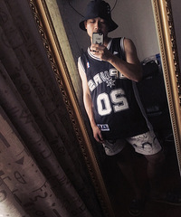 ������ס�˸�������  ����һֱ��Ȣ����