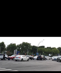 �������ɳ��������žƵ��ſڶ೵��ײ������׳��...