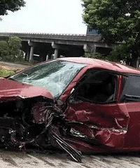 ƽ������3����ײ�¹� 3������������أ�1�������У�