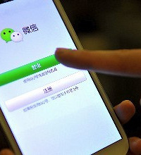 男友屡次将前女友加回微信怎么办?