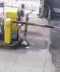 ������ɲ��Ů˾�����Լ�ײ��...