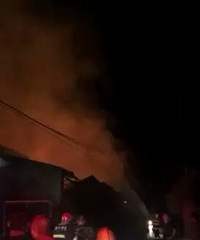 ���ˣ������賿����б�Żƶմ�һֽ�䳧�Ż�