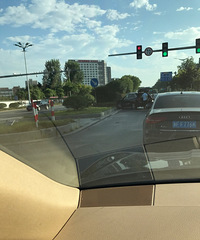 ��ʱ�ݿ���ײ�ϸ���� ˾������Ȼ��Ц���еģ�