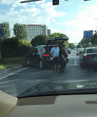 ���绹û���ƾ�ײ�� ˾������Ц����