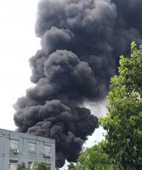 突发!黑烟直冲天空 嘉善某厂着火了!