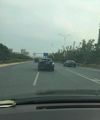 ţ����ƨ�ɶ�ײ���� ��Ȼ����·