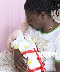 "哇!海宁姑娘和非洲小伙的混血宝宝出生啦~整个生产过程很特别"