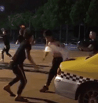 �����ˣ�����ͩ��ĳ�ư��ſ� һȺС�����Ⱥ�ܣ�