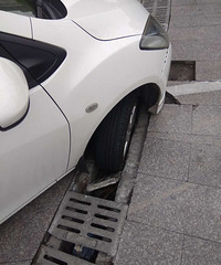 ���ؾƵ긽���г���̥������ˮ����  ���ѣ��߸�Ь���Ӹ�