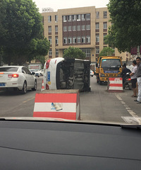 ���г����ڶ��Ӽ䷭���ˣ�������Ѫ����������