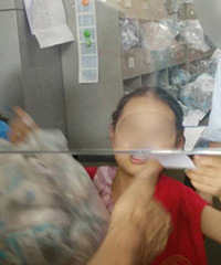 ����ĳҽԺҩ�� ��Ȼ��Сѧ���ڷ�ҩ��