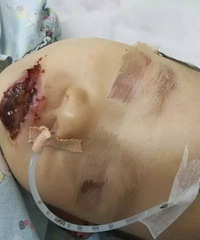 2��Ůͯ�ദ���ˣ�ֻ��һ����ĩ�󵱳��̷ۣ�