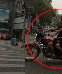 Σ�գ�÷��־���һ��Ħ�д�4��