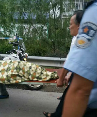 悲剧!硖石一大妈投河自杀尸体今早发现 背后原因让人唏嘘