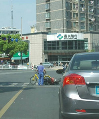 ����������ǰ�� С�����ﹲ������ײ�����¿���ϴ�ү ��