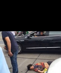 �عţ���ɽ�����������  һ��һС���ڵ��ϣ�